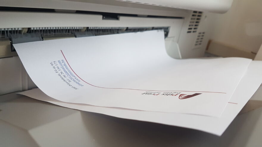 céges levélpapír, ahogy kijön a nyomtatóból